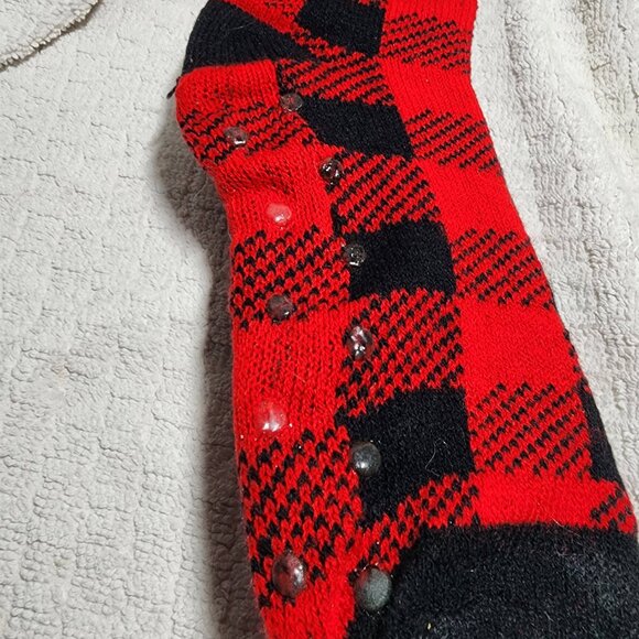 Fashion by Mirabeau BUFFALO Plaid Soft Socks w/Fleece Lining & Grippers - Picture 4 of 6